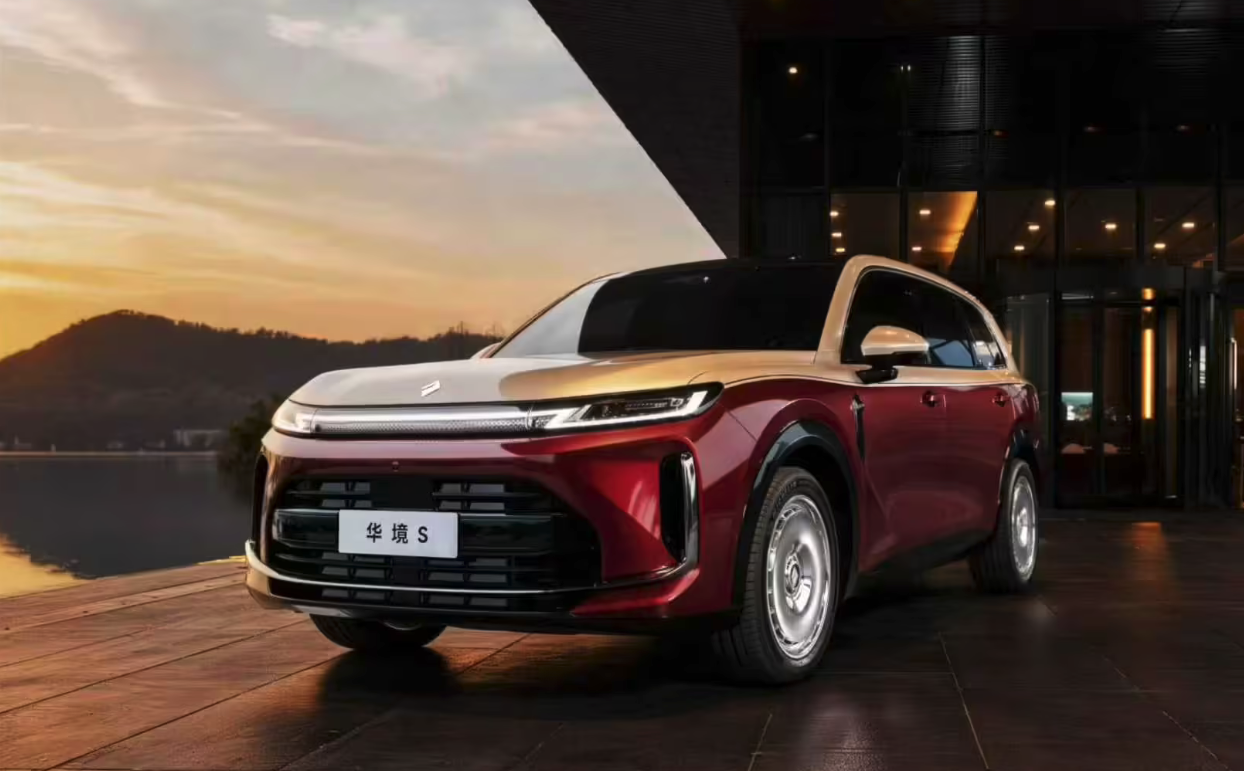 五菱华为合作旗舰华境S官宣新配色 炽焰鎏金双拼色亮相，上半年上市